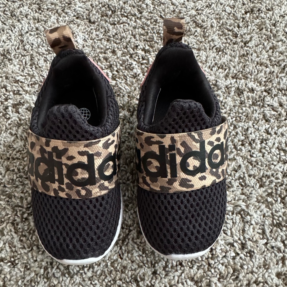 Toddler adidas shoes size 4